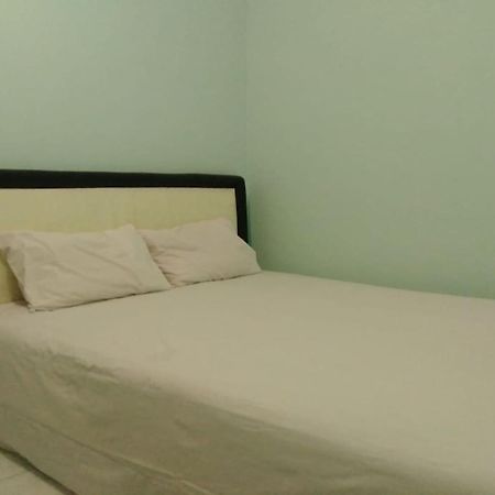 Hotel Oyo 90766 Gardenia Boarding House à Purwokerto Extérieur photo