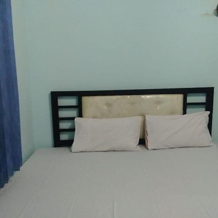 Hotel Oyo 90766 Gardenia Boarding House à Purwokerto Extérieur photo