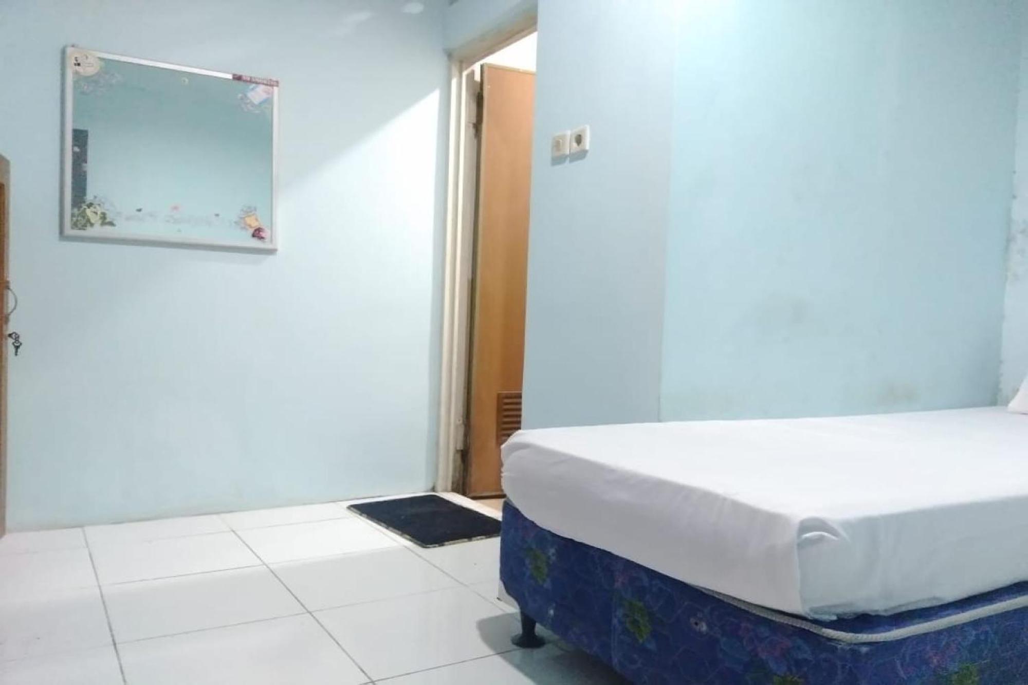Hotel Oyo 90766 Gardenia Boarding House à Purwokerto Extérieur photo