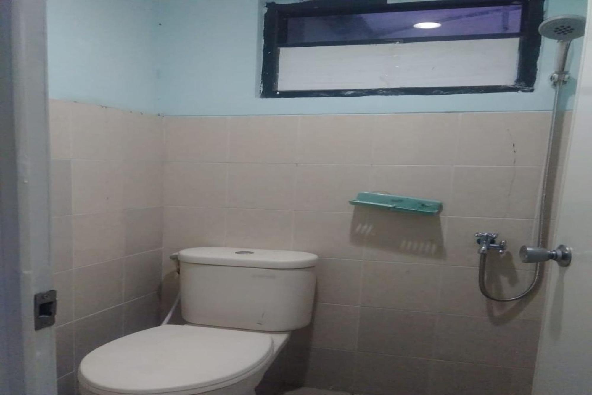 Hotel Oyo 90766 Gardenia Boarding House à Purwokerto Extérieur photo