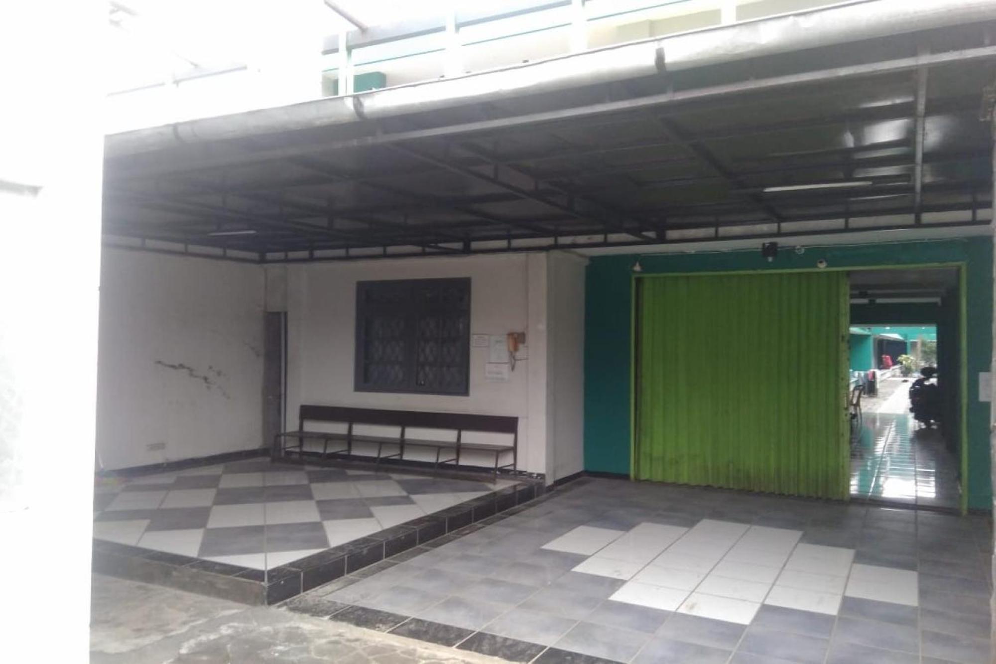 Hotel Oyo 90766 Gardenia Boarding House à Purwokerto Extérieur photo